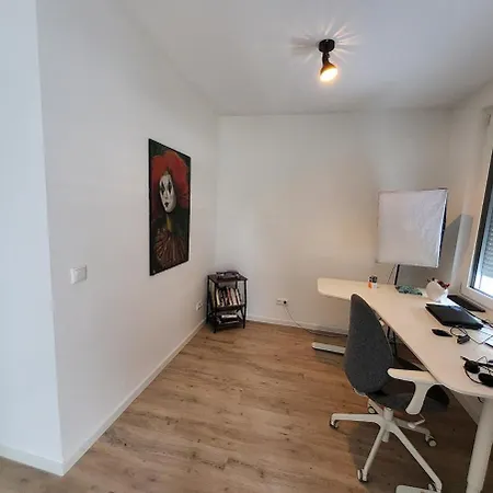 3 Roomed 公寓 *